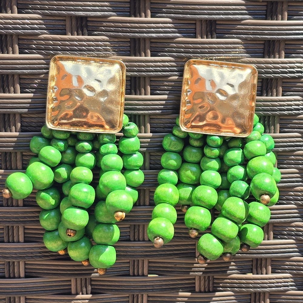 $3 with $5+ Bundle•Chunky Green Bead Earrings JW-14